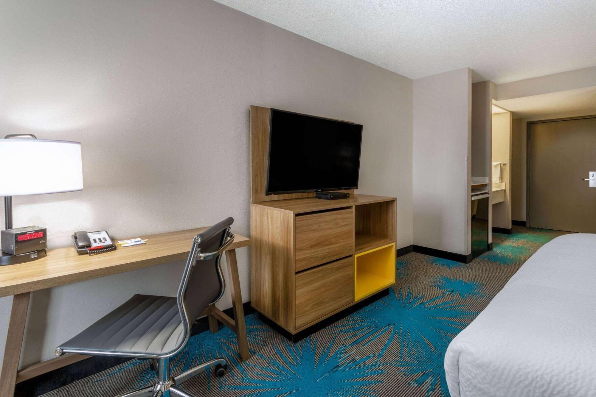 Days Inn & Suites By Wyndham Denver International Airport Экстерьер фото