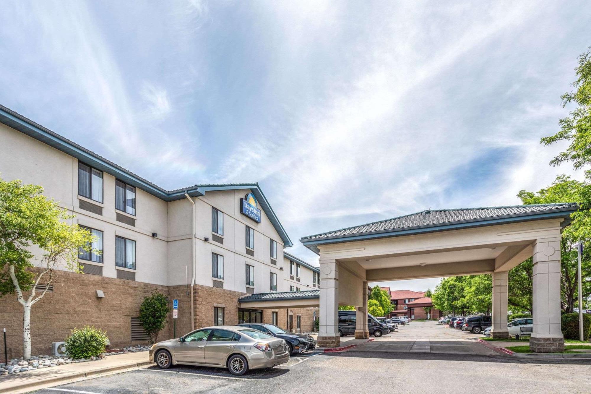 Days Inn & Suites By Wyndham Denver International Airport Экстерьер фото